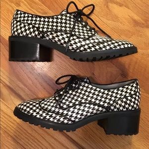 NWOT: MICHAEL Michael Kors Black and White Houndstooth Women's Shoes, so sassy!